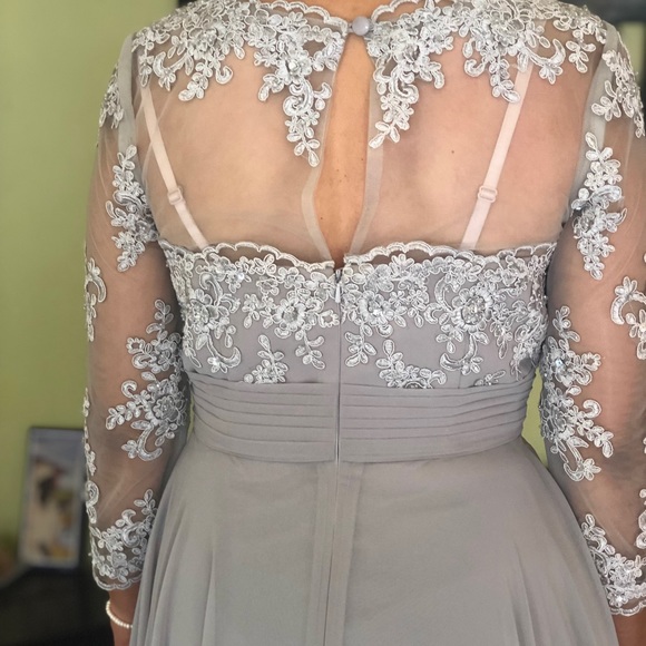 A special occasion dress - Picture 3 of 8